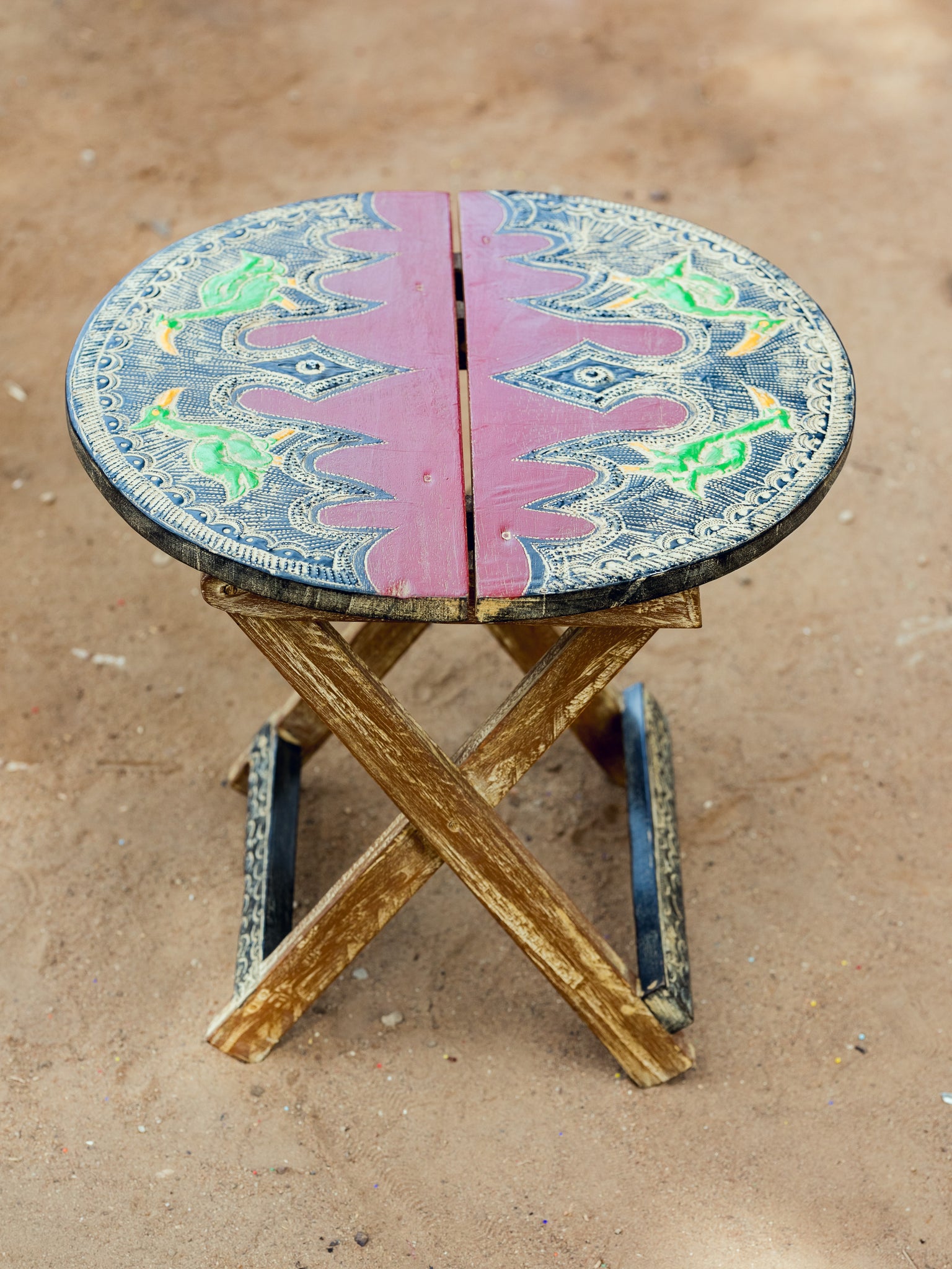 Table-Round folding Table-Splash pattern of red, indigo and green, hand-carved of white wood, Ghana, West Africa 47 cm X 45 cm